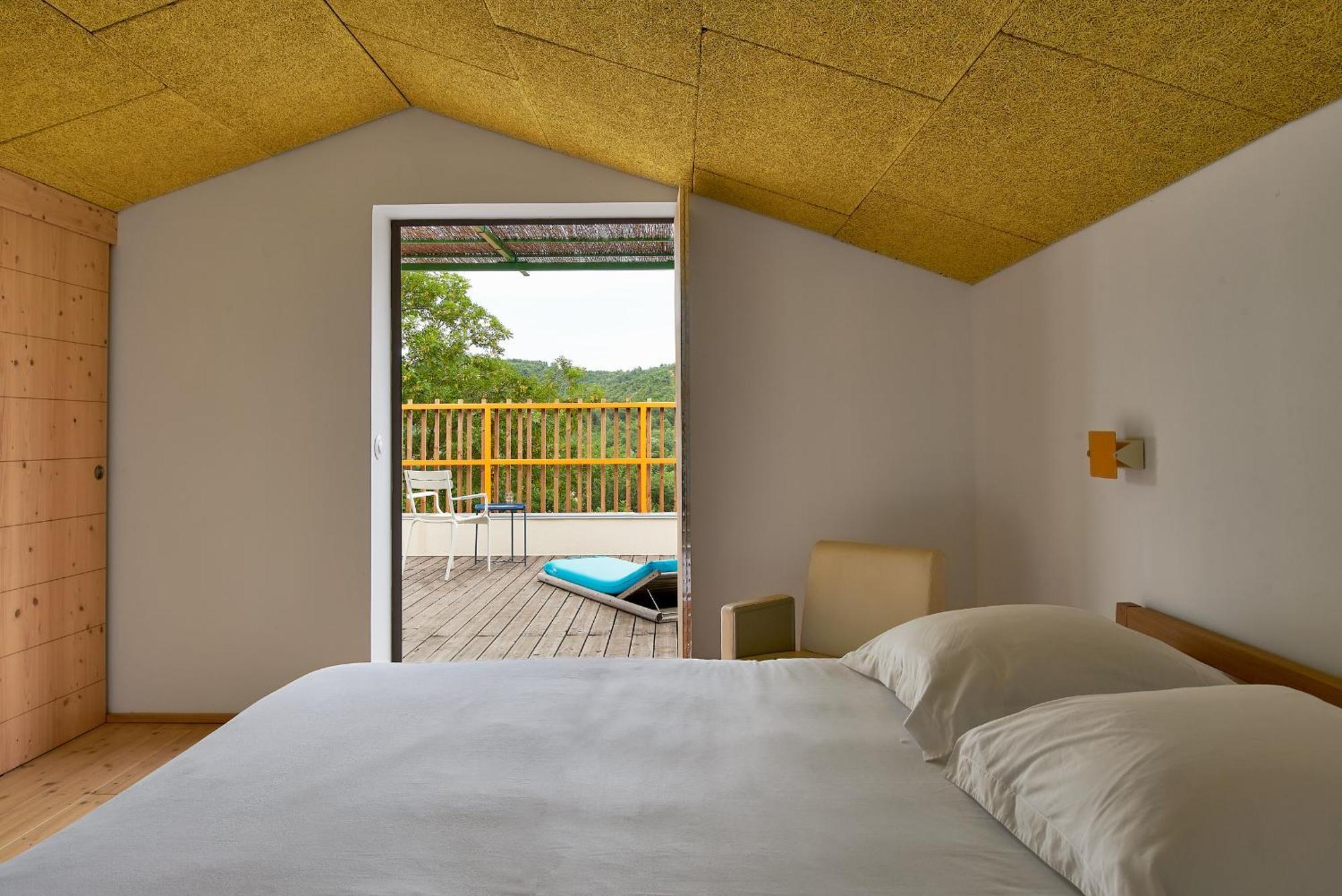 Domaine La Ferme Hi Bride Acomodação com café da manhã Villelaure Exterior foto
