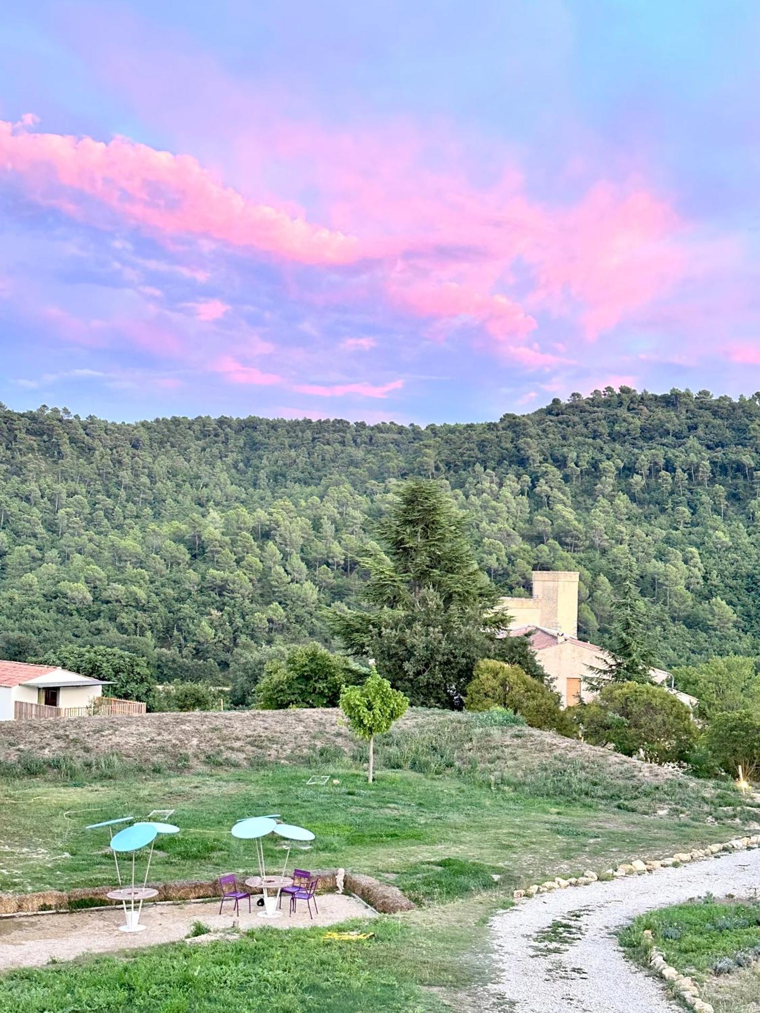 Domaine La Ferme Hi Bride Acomodação com café da manhã Villelaure Exterior foto